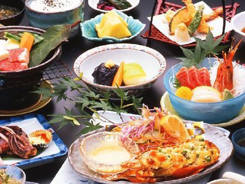沼津港から毎朝水揚げされる魚介類が中心の料理